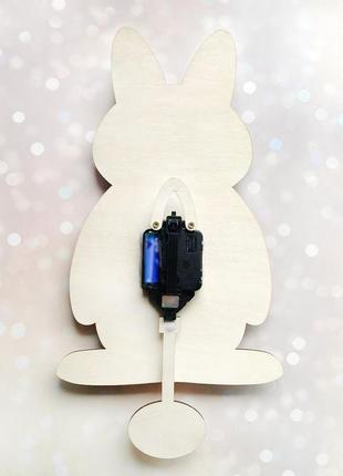 Детские часы настенные с маятником :: зайченок (40х19 см)