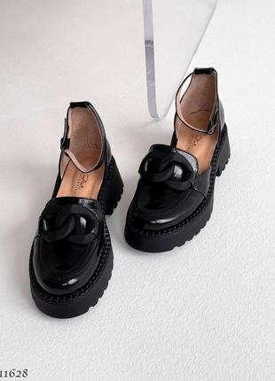 Черные натуральные лакированные лаковые туфли босоножки с ремешком цепочкой цепью закрытым носом на толстой подошве лак3 фото