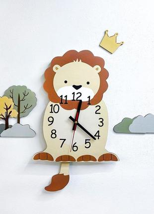 Дитячий годинник настінний з маятником :: лев (43х25 см)