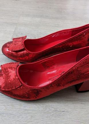 Красные блестящие туфли 421 фото