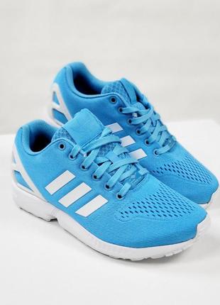 Кроссовки adidas комфортные, универсальные