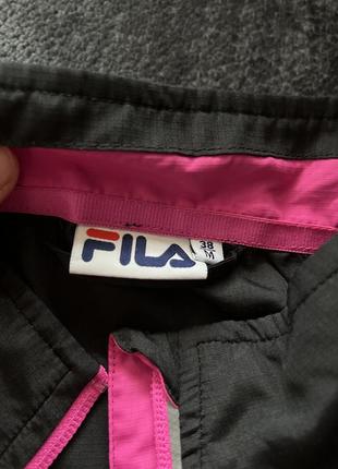 Черная спортивная курточка ветровка fila7 фото