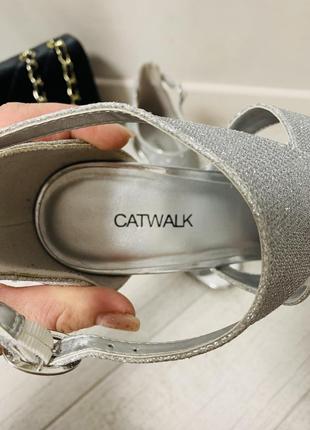 Женские стильные серебряные босоножки с блестками catwalk 39 размер3 фото