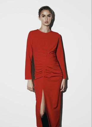 Шикарное платье с драпировкой zara