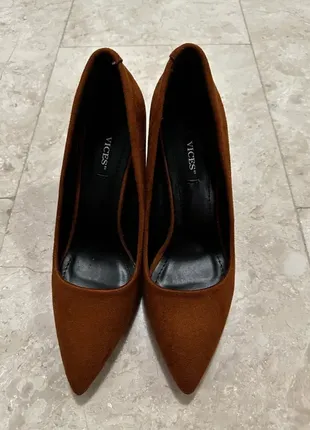 Туфли коричневого цвета
