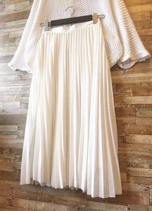Очень красивая, эффектная юбка плиссе. миди. цвет молочно-белый.3 фото