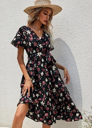 Чудове літне платтячко в квітковий принт.