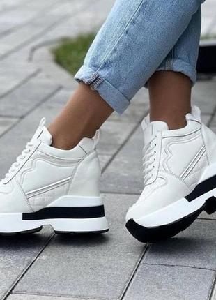 Сникерсы, кроссовки