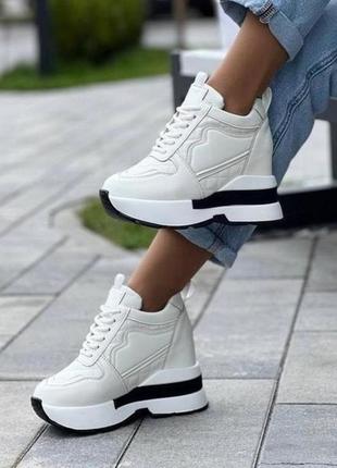 Сникерсы, кроссовки