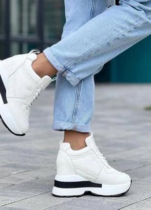 Сникерсы, кроссовки