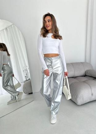 Женские серебряные брюки трубы металлик8 фото