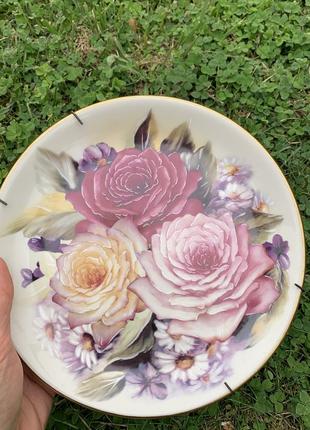 Винтажная коллекционная тарелка из фарфора. португалия, марка jsb.