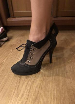 Чорні замшеві чобітки, чёрные замшевые ботинки