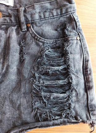 Черные рваные джинсовые вываренные шорты, р. 382 фото