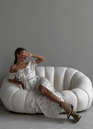 Женское платье с разрезом