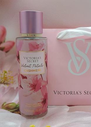 Парфюмированный мист для тела и волос velvet petals cashmere victoria’s secret.