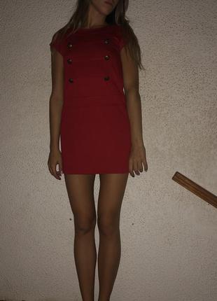 Красное платье