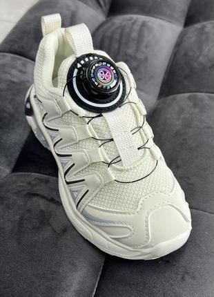 Кросівки, в наявності