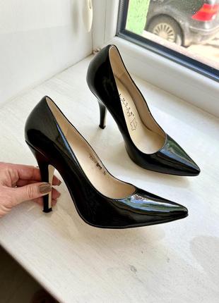 Шкіряні туфлі на шпильці