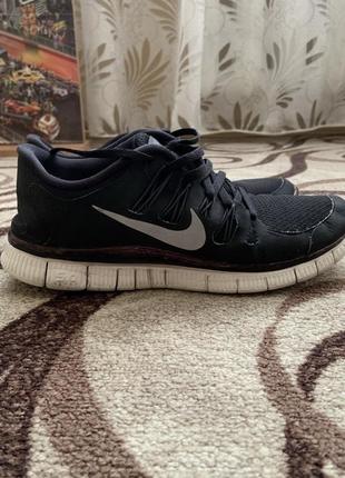 Кросівки від бренду nike free 5.0