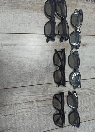 Детские очки от солнца в пластиковых и металлических оправах10 фото