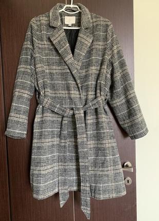 Стильное пальто в клетку (размер 46/18-48/20)