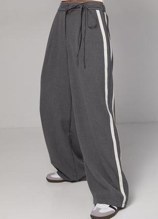 Женские брюки с лампасами на завязке4 фото