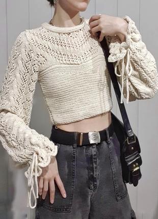 Укороченный свитер zara вязаный с вышивкой орнаментом плетеный с длинными рукавами в винтажном бохо богемном стиле с широкими рукавами молочный