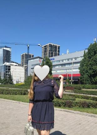 Шифонова сукня в горошок