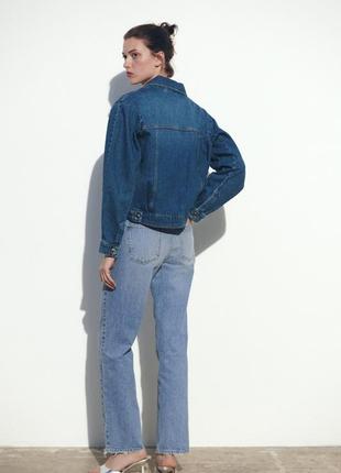 В наявності джинси з високою посадкою