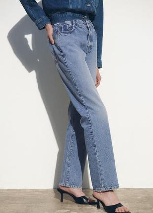 В наявності джинси з високою посадкою