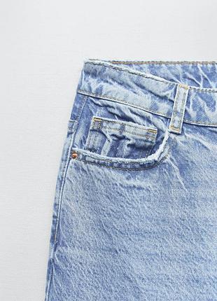 В наявності джинси з високою посадкою