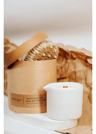Подарунковий набір дерев'яна масажна щітка з натуральною щетиною + масажна антицелюлітна свічка в гі