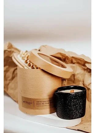 Подарочный набор деревянная массажная щетка + массажная антицеллюлитная свеча в гипсовом кашпо pro.eco