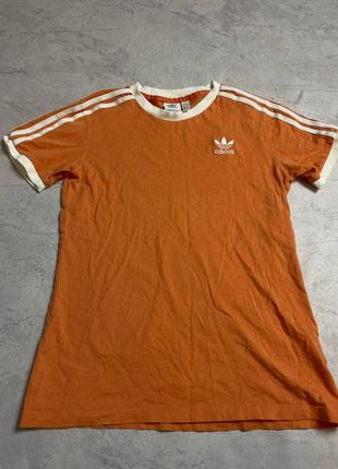 Женская футболка adidas