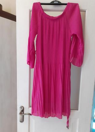 Романтичная💃 розовое платье плиссе цвета фуксия, р. м. с открытыми плечами. new collection.