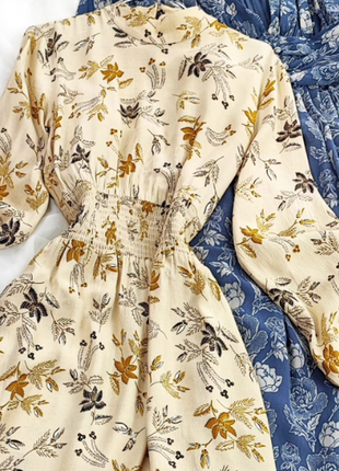 Ніжна кремова сукня міді в квітковий принт marks and spencer2 фото