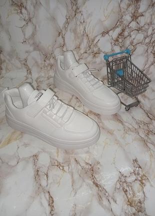 Белые крутые кроссовки на липучке1 фото