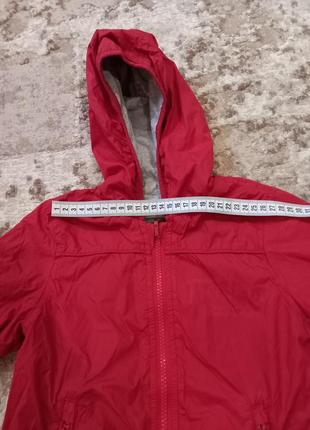 Красная двусторонняя легкая курточка7 фото