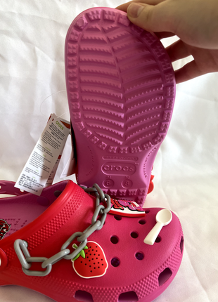 Крокс классік клог рожеві з джібітц crocs franken berry classic clog taffy pink6 фото