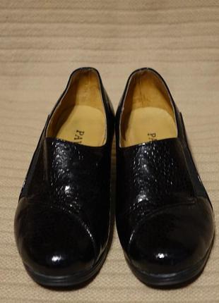 Очень красивые черные лакированные закрытые туфли pavers англия 39 р.2 фото