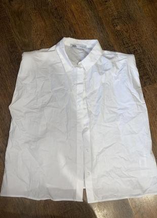 Біла сорочка з підплечниками сорочка без рукавів zara белая рубашка с подплечниками рубашка с массивными плечами2 фото
