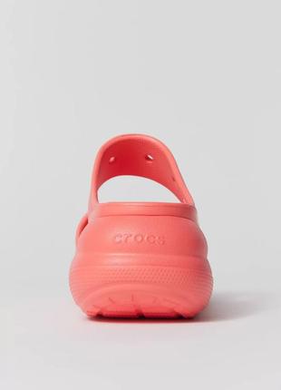 Крокс шльопанці сандалі рожеві на платформі crocs crush sandal neon watermelon4 фото