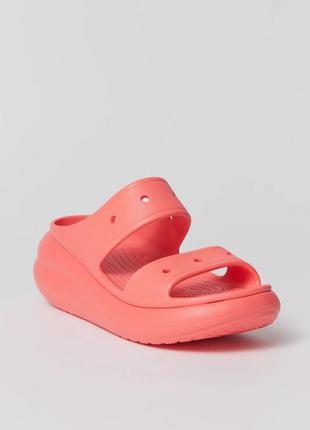Крокс шльопанці сандалі рожеві на платформі crocs crush sandal neon watermelon3 фото