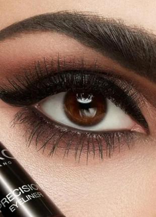 Рідка підводка для очей з тонким пензликом-аплікатором kiko milano definition eyeliner2 фото