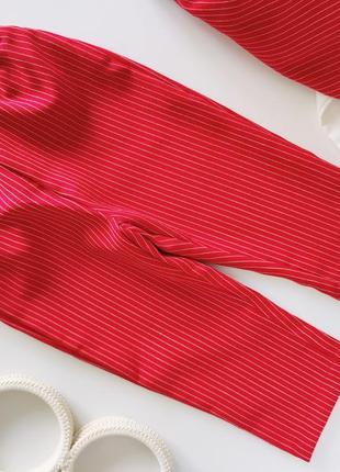 Нарядный бордовый костюм в полоску артикул: 192703 фото