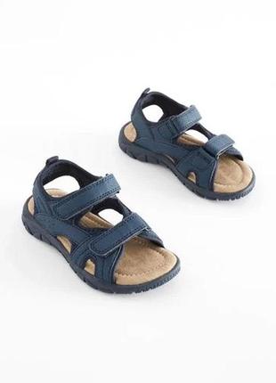 Босоніжки сандалі