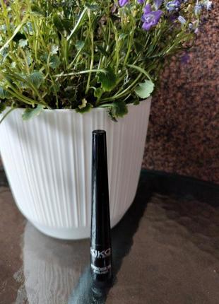 Рідка підводка для очей з тонким пензликом-аплікатором Chanel rouge allure laque у відтінку 953 фото