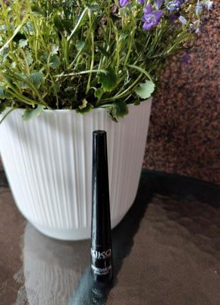 Рідка підводка для очей з тонким пензликом-аплікатором kiko milano definition eyeliner3 фото