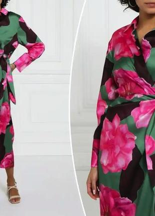 Великолепное сатиновое платье на запах от британского бренда gallery2 фото